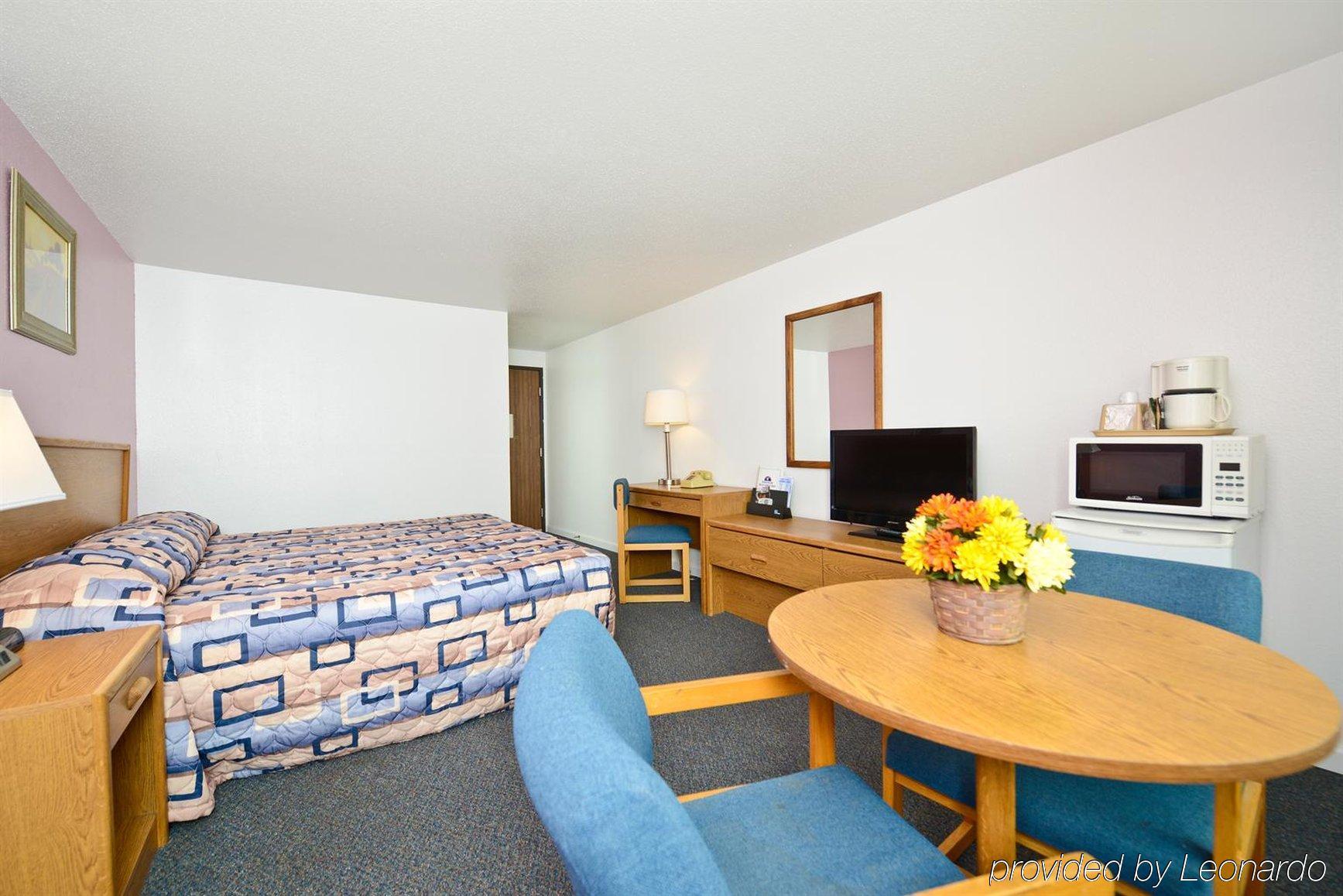 Executive Inn McPherson Room photo